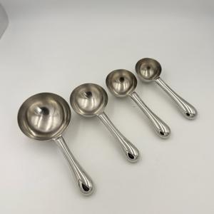 Taza Medidora de Acero Inoxidable con Acabado Espejo Plateado para una Medición Precisa de Ingredientes Secos y Líquidos en la Cocina - Product Image 2