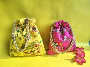 Pochette de Potli en soie indienne fabriquée à la main sac de mariage Diwali Premium avec broderie nouvel an noël cadeaux de retour ethnique pour les femmes - Product Image 4