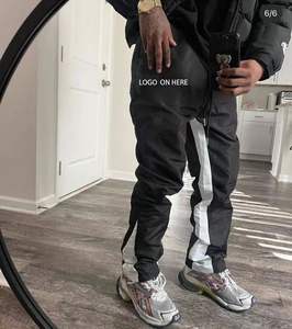 Chaqueta de nailon con cremallera y solapa con logotipo personalizado OEM para hombre, Top y pantalones de chándal acampanados, conjuntos de dos piezas, chándal cortavientos, conjunto de pantalones para correr - Product Image 3