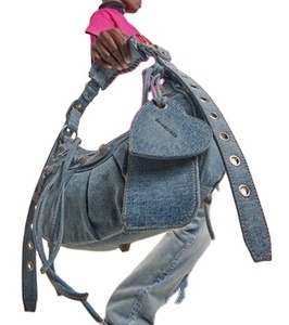 Nuevas Bolsas de Hombro Deportivas para Mujer, Bolsos de Mensajero Acolchados de Moda, Bolsos de Mano de PU Ecológicos con Capacidad de 30-40L - Product Image 1