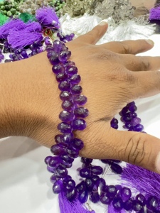 Améthyste africaine naturelle Quartz à facettes Briolette Teardrops 8 pouces brin taille goutte coupe perles de pierres précieuses 5-7mm environ - Product Image 5