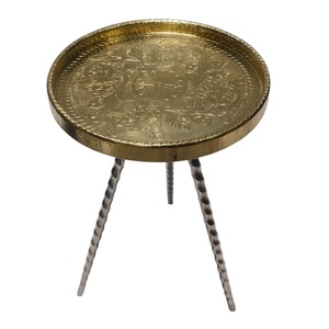 Table ronde avec gaufrage or et fond Table basse ou d'appoint ronde en aluminium fini nickel à trois pieds pour meubles de maison - Product Image 1
