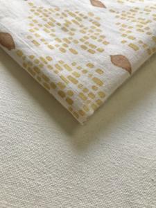 Tela de Algodón Estampada a Mano con Diseño Tradicional Indio Inspirado en el Ikat, Estampado de Diamantes con Puntos en Mostaza y Marrón - Product Image 5