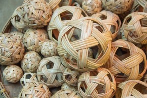 Pelota de ratán/Caneball/ Chinlone Sepak Takraw Sport Kick Ball hecha de madera de ratán tamaño estándar 10cm/20cm - Product Image 2