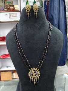 Bijoux traditionnels indiens Long collier Kundan serti de perles marron et de boucles d'oreilles assorties pour la mariée et la fête - Product Image 6