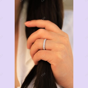 Fancy Moissanite Eternity Band Anillo de eternidad de boda de diamante personalizado 14K Banda de oro blanco sólido para mujer a precio al por mayor Anillo - Product Image 2