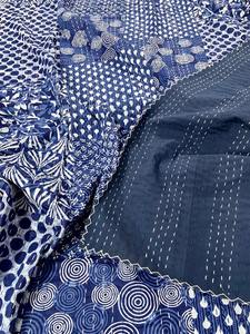 Vente en gros de Patchwork Indigo Kantha couette fait à la main jeter couverture réversible bohème - Product Image 4