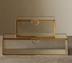 Caja de joyería de metal grabada a mano con motivos impresionantes, accesorio de lujo para uso personal o como un regalo único. - Product Image 1