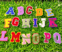 Personnalisé 3D Coudre-Sur Logo Applique Brodé Feutre Chenille Patches Alphabet Lettres Fleur DIY PVC Tissu Décorations pour Chapeaux