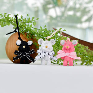 Diffuseur de voiture moderne en forme d'ours avec ruban, parfums longue durée de rose et de freesia, désodorisant solide en plastique pour tableau de bord - Product Image 4