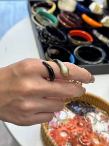 Anillo Coleccionable de Boda Hecho a Mano en India, Ecológico, Moderno, de Alta Calidad, Natural, Pulido, de Cuerno de Búfalo - Product Image 6