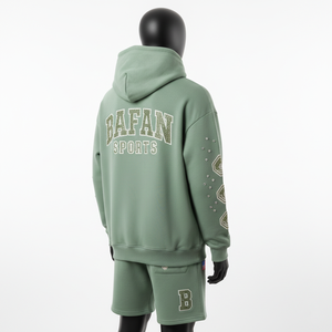 ชุดเซ็ตฮู้ดดี้และกางเกงขาสั้นผ้าฟลีซผสมคอตตอนโพลีเอสเตอร์ 340 GSM สีเขียวเซจสำหรับผู้ชาย พร้อมปักโลโก้ด้วยคริสตัลและงานพิมพ์ลายตามสั่ง - Product Image 5