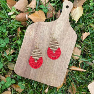 Pendientes de cuentas bohemias con flecos en cascada Andy de diseño turquesa, regalo de joyería único - Product Image 1