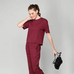 Elegante conjunto de mujer con parte superior e inferior a juego-Ideal para la moda-Looks casuales" - Product Image 1