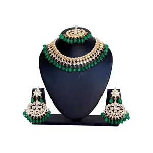 Ensemble de collier en acier inoxydable de style Kundan avec perles vertes plaqué or, bijoux fins pour femmes pour mariage ou cadeau - Product Image 1