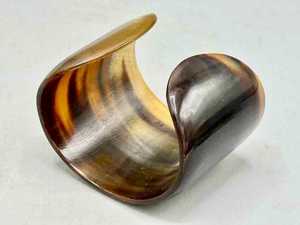 Brazalete de Cuerno de Búfalo Moderno, Ecológico, Pulido, de Alta Calidad, Brazalete de Moda de Cuerno Natural - Product Image 4