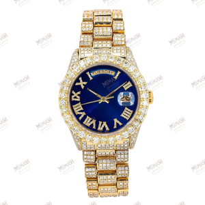 Montre de luxe en moissanite glacée avec cadran bleu, chiffres romains et affichage automatique de la date. - Product Image 2