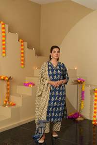 เสื้อและกางเกงพิมพ์ลายดอกไม้สไตล์โรมันดีไซน์ใหม่ชุดเสื้อผ้าลำลองอินเทรนด์พิมพ์ลายดอก - Product Image 4