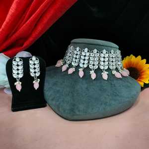 Finition oxydée Kundan Choker Set Fashionable Antique Vintage Inspiré pour les occasions festives Mariages et événements spéciaux - Product Image 4