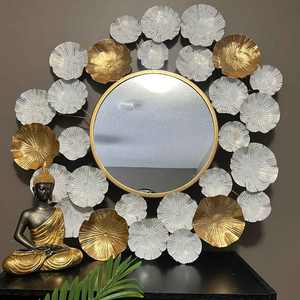 กระจกติดผนังโลหะผลิตจากอินเดียดีไซน์ดอกไม้สไตล์โมเดิร์นตามสั่ง - Product Image 2