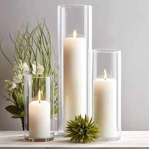 Bougies de pilier blanches avec bougeoirs en verre clair Hurricane pour les centres de table de fête de Noël Mariages Décorations de Noël - Product Image 1