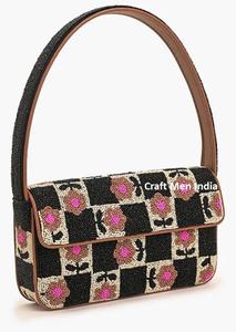 Sac à main en coton satiné avec fermeture magnétique, design floral bohème brodé de perles de graines faites à la main, taille personnalisée, sac à bandoulière - Product Image 2