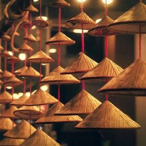Vietnam Mini chapeau conique avec ficelle Chapeau écologique pour l'artisanat culturel, la décoration d'événements et les souvenirs de voyage Traditionnel vietnamien - Product Image 3