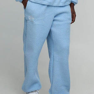 Top Trending Casual y ropa al aire libre Hombres Chándal Logotipo de bordado personalizado Nuevo diseño Hombres Chándal en diferentes tamaños - Product Image 5