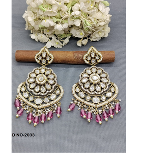 Boucles d'oreilles traditionnelles au look antique avec des détails de style Kundan conçus pour les occasions culturelles spéciales de l'Inde - Product Image 4