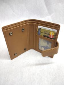 Portefeuilles pour hommes en cuir européen vintage à bouton-poussoir en métal court, fabriqués en Inde, porte-cartes de crédit RFID, vente en gros mondiale - Product Image 4