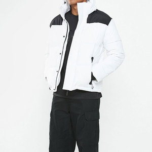 Chaqueta acolchada cálida para hombre, diseño grueso y aislante para el invierno, ideal para la nieve, clima frío y aventuras al aire libre. - Product Image 2