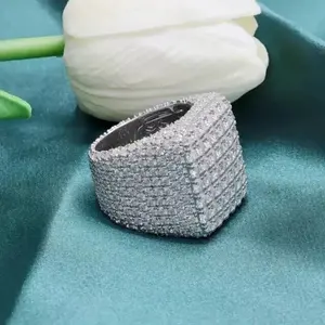 Anillo de Compromiso y Boda Tishya Diamond de Plata de Ley 925 para Mujer, con Moissanita Redonda de 3 Quilates, Corte Real, Engaste de Garra, 3 g - Product Image 2