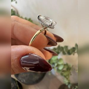 Anillo de Compromiso con Diamante Cultivado en Laboratorio, Corte Ovalado de 3.00 Quilates, VVS2, Certificado por IGI, Chapado en Oro de 18K, Halo Oculto de Lujo, Envío Global - Product Image 1