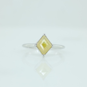 Anillo de Compromiso Solitario de Moda para Mujer con Diamante Natural de Corte Rústico en Forma de Rombo Amarillo en Oro Blanco de 14K - Product Image 1