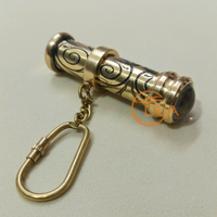 Porte-clés kaléidoscope en laiton d'inspiration vintage avec un design noir complexe sur le thème nautique