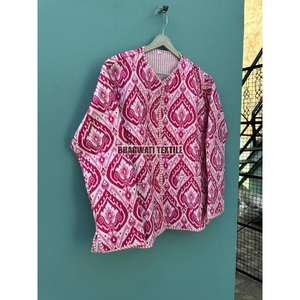 Veste polaire matelassée indienne à la main pour femmes Manteau d'hiver court en coton réversible pour filles Techniques imprimées pour la saison d'automne - Product Image 4