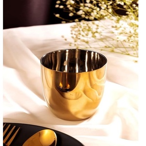 Vaso de chupito de latón y vidrio hecho a mano con estilo antiguo para un aspecto atemporal y refinado Faizacraft de metal - Product Image 1