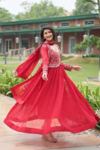 Hermosa ropa ocasional Hermoso vestido floreciente de imitación de color Dupatta con lentejuelas-Multi & Zari Trabajo bordado Exportador indio - Product Image 4