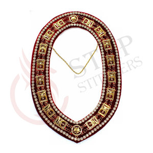 Collar de cadena con diamantes de imitación, Collar de cadena de oro/plata en terciopelo rojo - Product Image 1