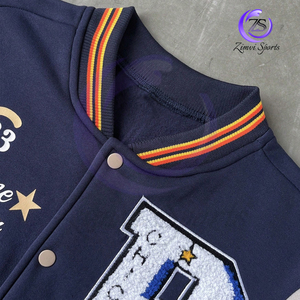 เสื้อแจ็คเก็ตทีมเบสบอลมหาวิทยาลัยสีตัดกันด้านหน้างานเย็บปักดีไซน์ใหม่ล่าสุดในปี2025 - Product Image 4