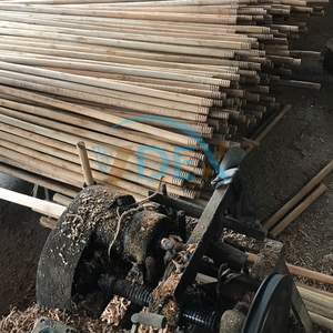 Palo de madera crudo para fregona, palo de eucalipto de vietnam para la fabricación de escoba, mango limpio, cubierta de pvc, palo de escoba de coco indio, precio - Product Image 3
