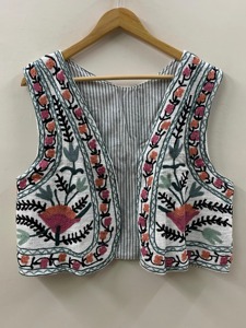 Chaleco de Algodón Blanco con Bordado Floral, Cuello Redondo, Sin Mangas, Estilo Bohemio, Top de Verano para Mujer - Product Image 1