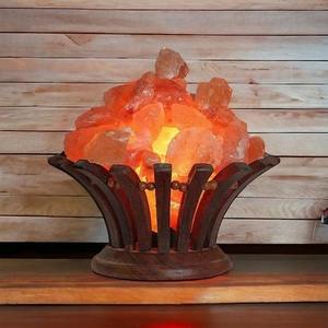 Lámpara de cesta de sal del Himalaya con cesta de hierro de madera Natural, trozos de sal del Himalaya Natural hechos a mano, producto artesanal Natural - Product Image 1