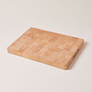 Planche à découper en bois de teck de Rachel avec un motif à carreaux épais, finition brun naturel. - Product Image 5