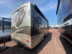 Winnebago V-i-a 25Q d'occasion de 2014 prêt à être vendu - Product Image 3