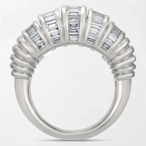 Superbe bague baguette conique en or blanc 18 carats avec 68 diamants baguette de laboratoire de 1,74 carat, pureté EF-VVS VS - Produit en gros - Product Image 2