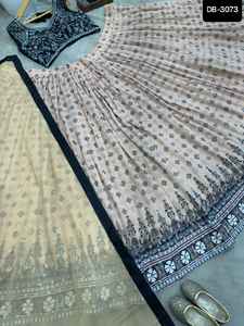 Dernières femmes portent des Lehenga Choli fantaisie avec belle broderie mariage et festival porter Georgette Lehenga Choli pour les femmes - Product Image 4