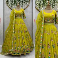 Le dernier design Lehenga Choli pour femme avec séquence de fils fonctionne avec un brodeur en dentelle à quatre côtés disponible à bas prix