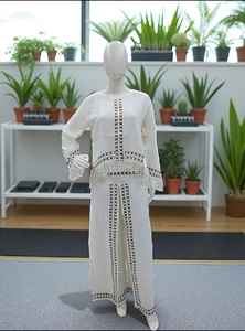 เสื้อยืดผู้หญิง ผ้าฝ้ายทอมือ 100% เป็นมิตรกับสิ่งแวดล้อม ลายเรขาคณิต สไตล์โบฮีเมียน พิมพ์ลายด้วยเทคนิคดิสชัวร์ ปักลาย แต่งชายครุย เหมาะสำหรับใส่ไปเที่ยวทะเลช่วงฤดูร้อน - Product Image 2