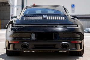 Porsche 911 Targa 4 GTS 2024, 473 hp, Twin-Turbo, Tracción en las Cuatro Ruedas, Interior de Cuero, Transmisión Automática, Asientos de Cuero, Equipamiento de Alta Gama - Product Image 3